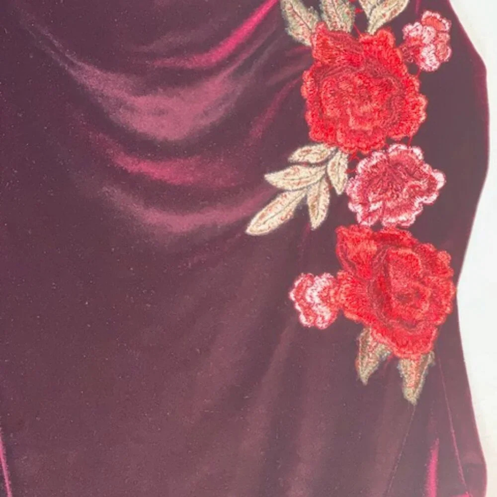 Embroidered Velvet Bodysuit‎ Socialite Embroidered Velvet Bodysuit - Picture 4 of 5